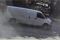 <b>男子用糖果诱女童上天辰直属总代车 警发布安全</b>