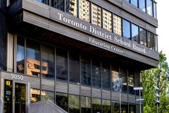 <b>TDSB开学新计划：天辰招商主管高风险区 减班级规</b>